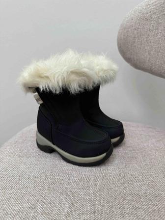 Зимние ботинки на девочку до 1 года. Размер 20