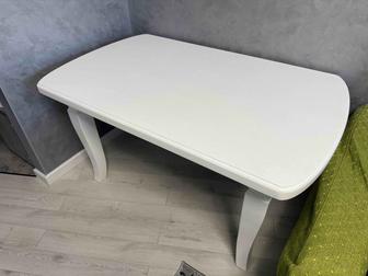 Стол белый в идеальном состоянии