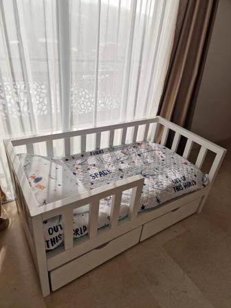 Продам детскую кроватку из массива дерева