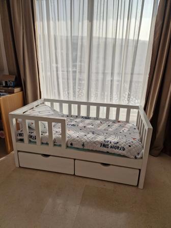Продам детскую кроватку из массива дерева