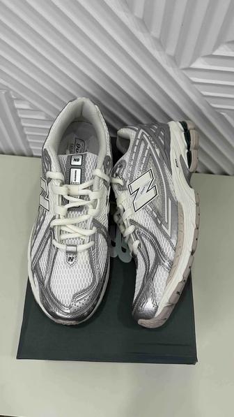 Кроссовки New Balance 1906r