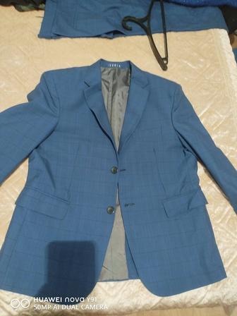 Костюм мужской в идеальном состоянии размер 50