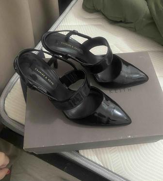 Туфли Charles Keith черные на шпильках
