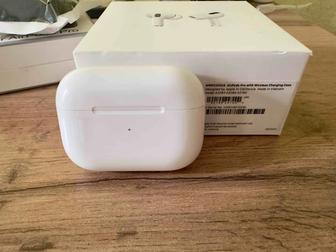 Apple AirPods Pro в отличном состоянии 3 чехла (Б/У) в комплекте