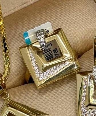Продам шикарное золотое кольцо