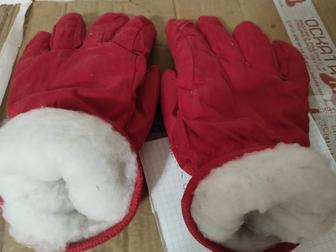 Продаю перчатки теплые красного цвета