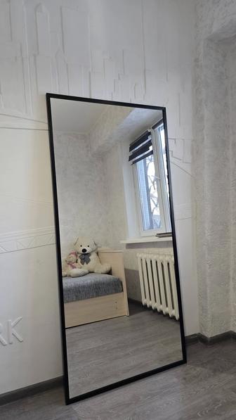 Большое настенное зеркало