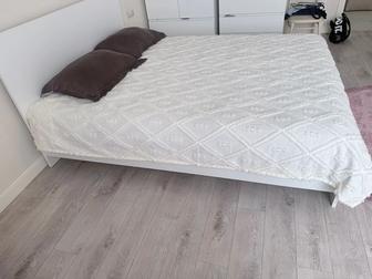 Продам кровать с матрасом