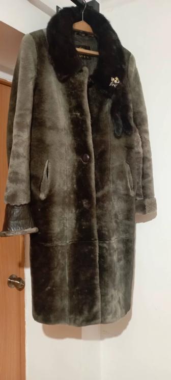 Продам женскую шубу