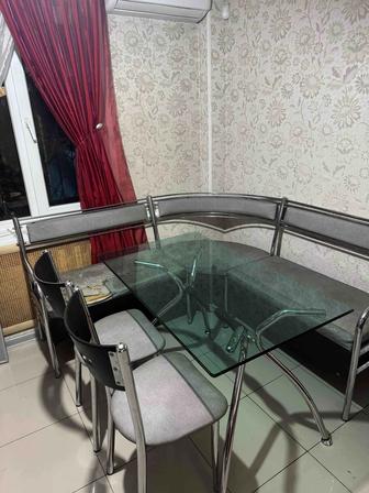 Кухонный стол со стульями