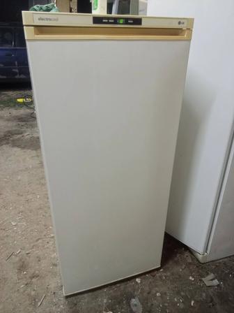 Морозильники стоящие работают морозят отлично в Алматы р-н калкаман