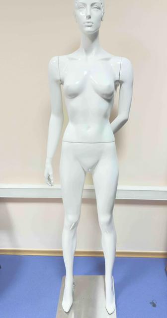 Женский манекен в хорошем состоянии