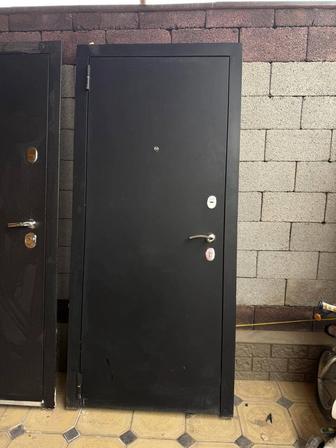 Входная железная дверь