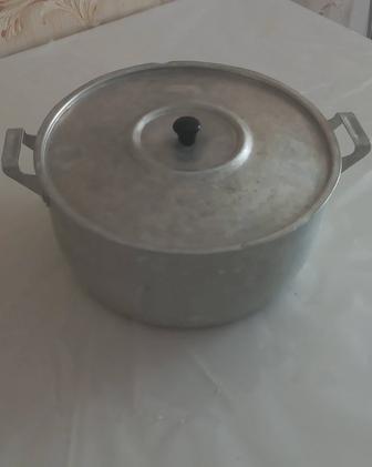 Алюминиевая кастрюля