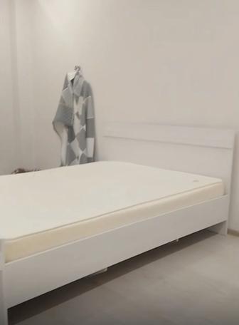 Кровать с матрасом