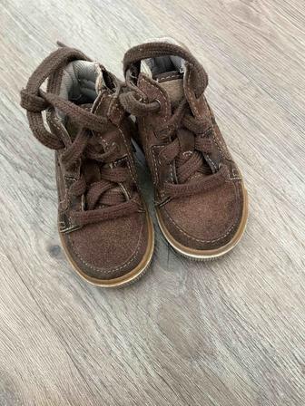 Детские ботинки