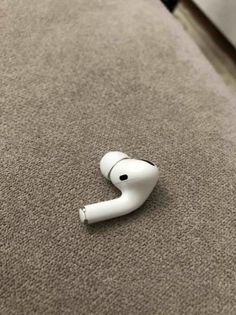 Правый наушник AirPods Pro