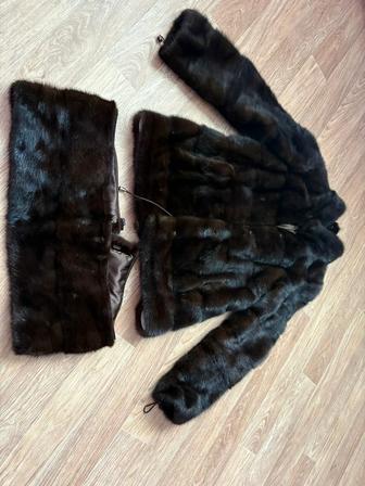 Шуба в идеальном состоянии, покупала для себя, размер 42-44,