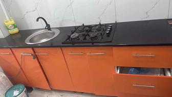 Продам кухонный гарнитур с мойкой и варочной панелью