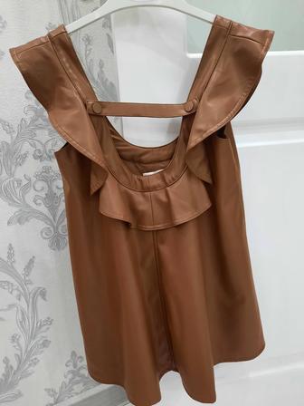 Стильный кожзам сарафан для девочки!