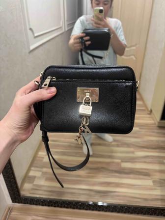 Продам сумку DKNY