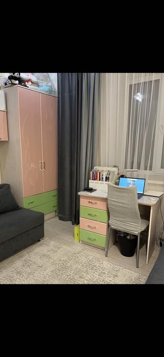 Отдам шкаф и стол