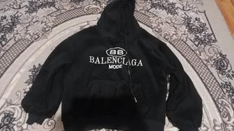 Продам толстовку женскую