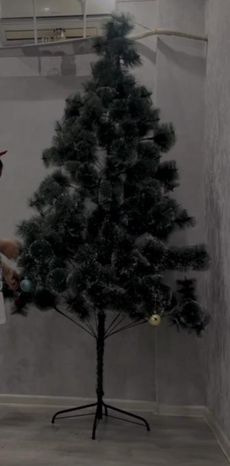 Елка с игрушкам