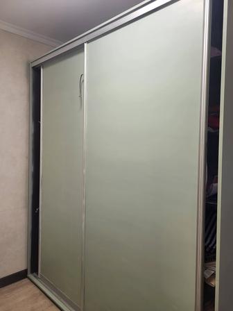 Бесплатно отдам шкаф и кровать