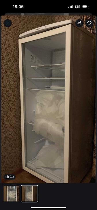 Продам новый витринный холодильник