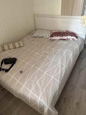 Двуспальная кровать