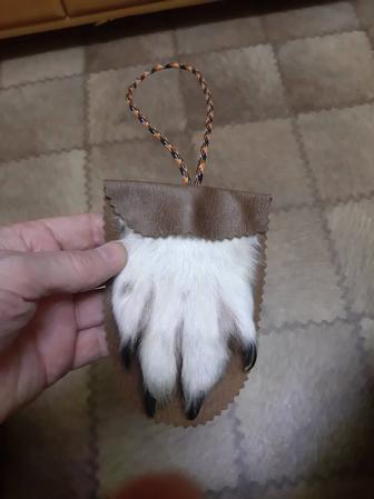 Амулет оберег талисман лапа волка.