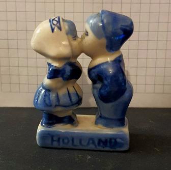 Статуэтка Целующаяся голладская пара