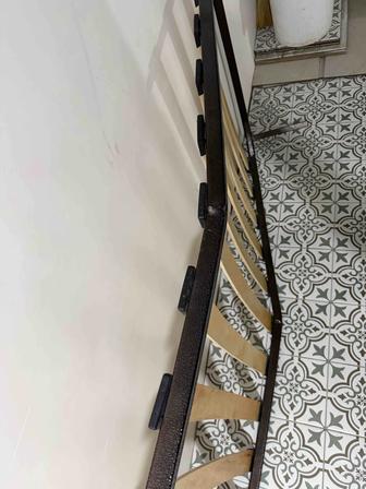 Отдам железный кровать