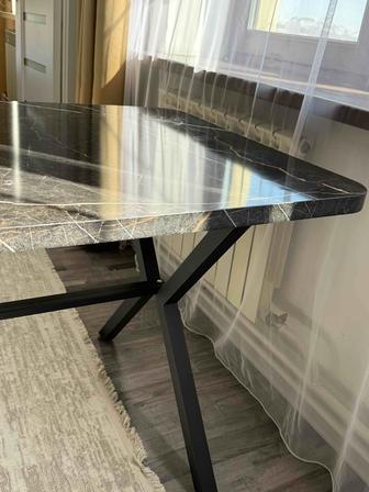 Продам стол обеденный