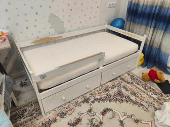 Детская кровать с бортиками