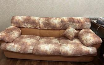 Мягкий уголок( диван, софа, кресло) имеется белый чехол