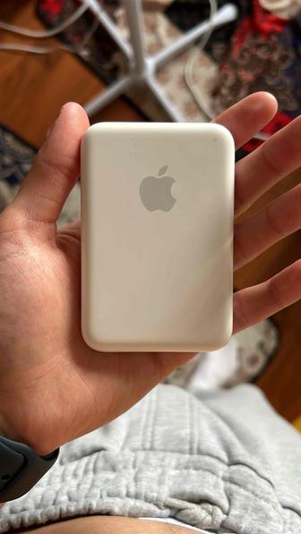 Продам MagSafe оригинал паурбанк для iphone айфон