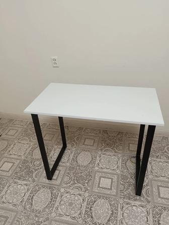 Писемнный стол