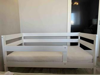 Продам детскую деревянную кровать