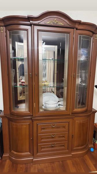 Продам шкаф для посуды и тумбу под телевизор, оригинал дуб