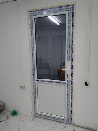 Пластиковые двери