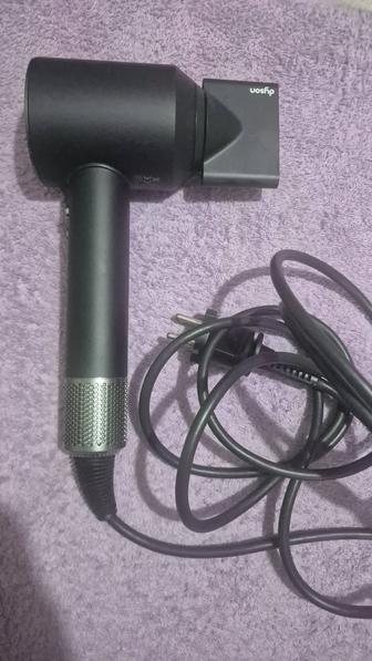 Продам фен Dyson