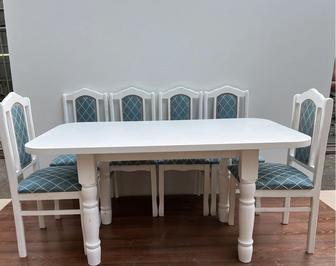 Кухонный стол и стулья