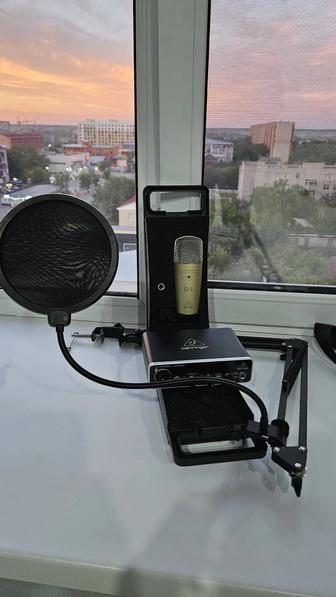 Продам комплект Behringer (Микрофон, звук.карта)