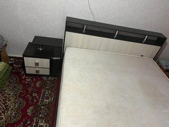 Продается кровать с тумбами