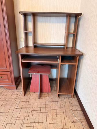 Продам компьютерный стол