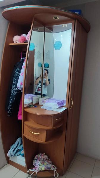 Продам прихожаю угловую