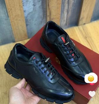 Продается мужские кроссовки