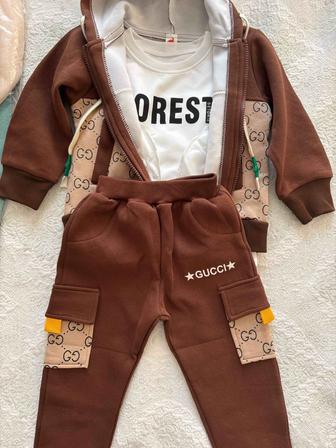 Продам детский комплект одежды